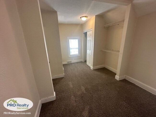 Building Photo - 2 Bedroom Home with an Office/Den Space