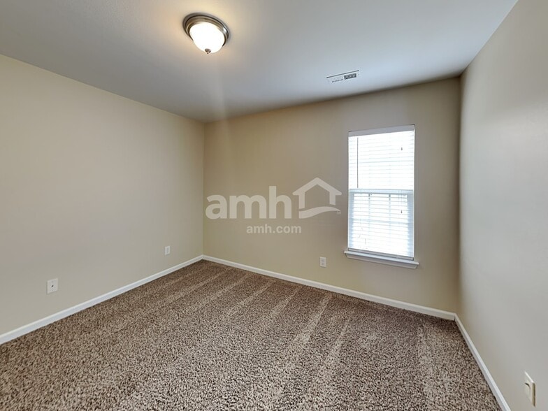 Building Photo - 8411 Laurel Run Dr