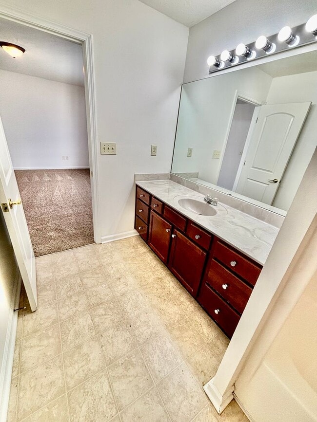 Building Photo - 3 Bedrooms, 2.5 Baths, and a Secret Agent Garage!