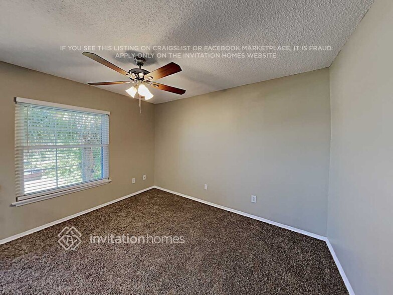 Building Photo - 1710 Mandavilla Dr