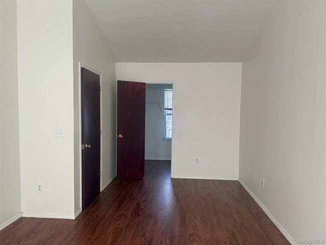 Building Photo - 10 Kensington Way