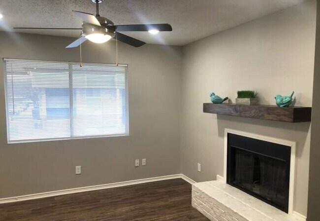 Building Photo - 1 bedroom in Hurst TX 76053