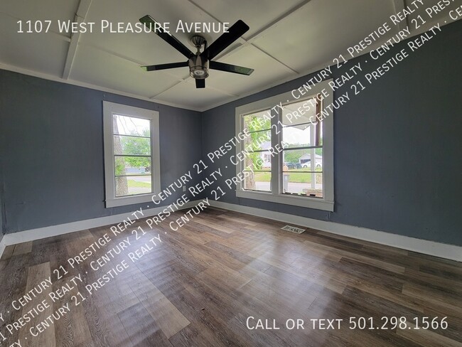 Building Photo - 1107 W Pleasure Ave