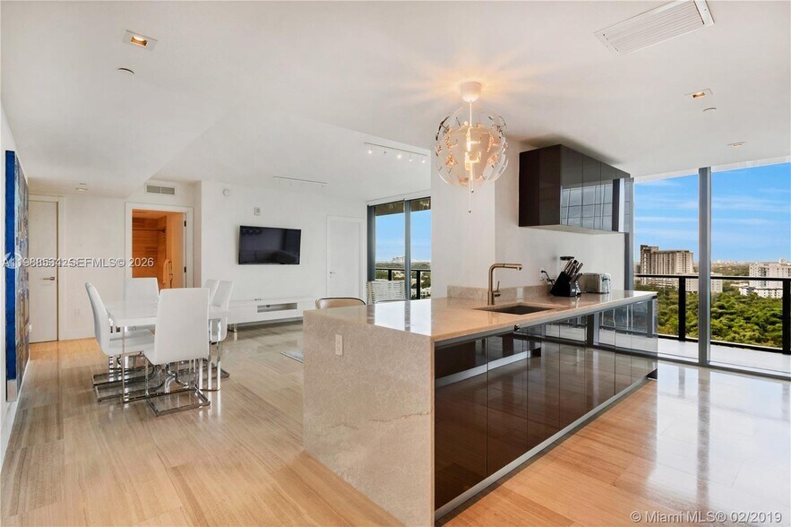 Building Photo - 1451 Brickell Ave