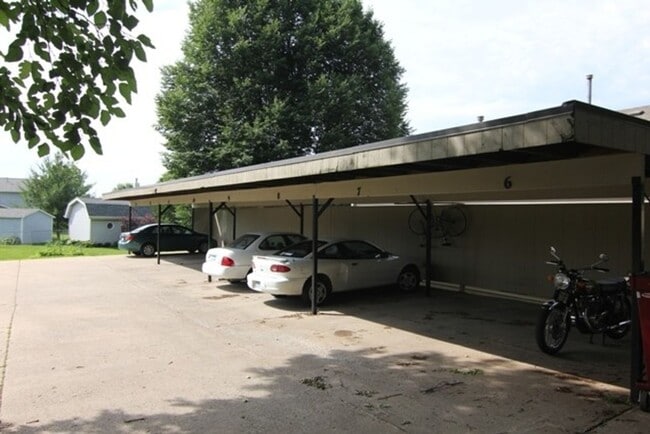 Building Photo - 1220 Village Rd