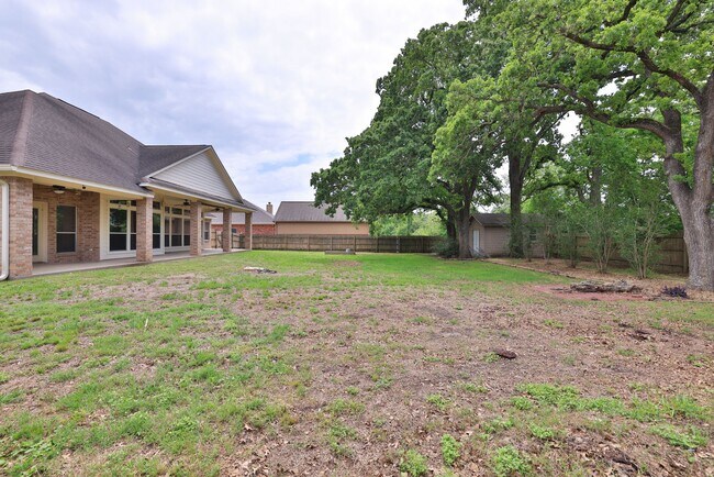 Building Photo - 105 Lawrence Marshall Dr