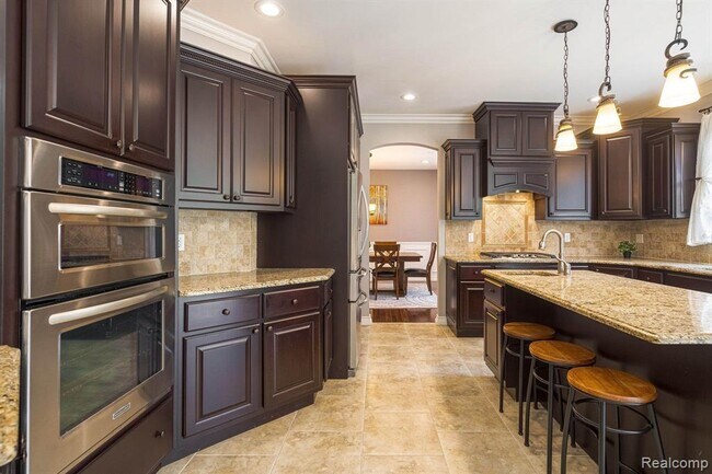 Building Photo - 4906 Stonehenge Dr