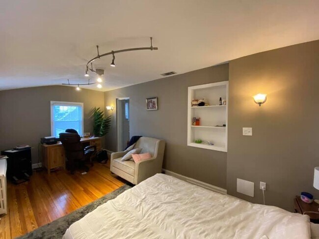 Building Photo - Beautiful 5 Bedroom Single Family Home in Silver Spring!