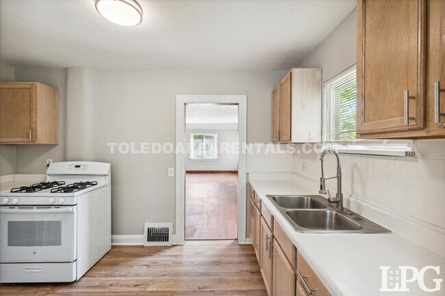 Building Photo - 1442 Schuyler Rd