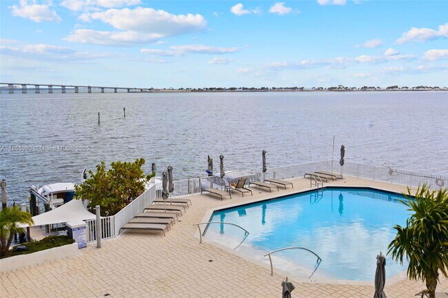 Building Photo - 200 SE 15th Rd