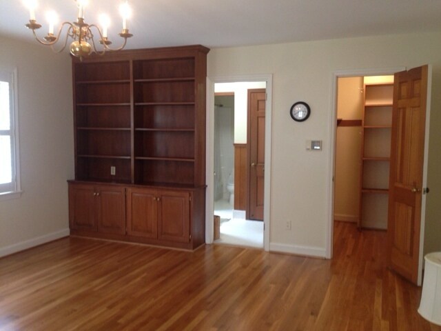 Building Photo - 4 BR home in NW school district--Lawn Serv...