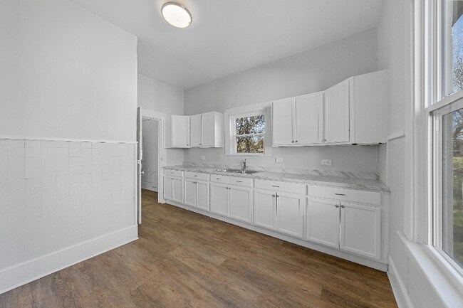 Building Photo - 817 S 10th St