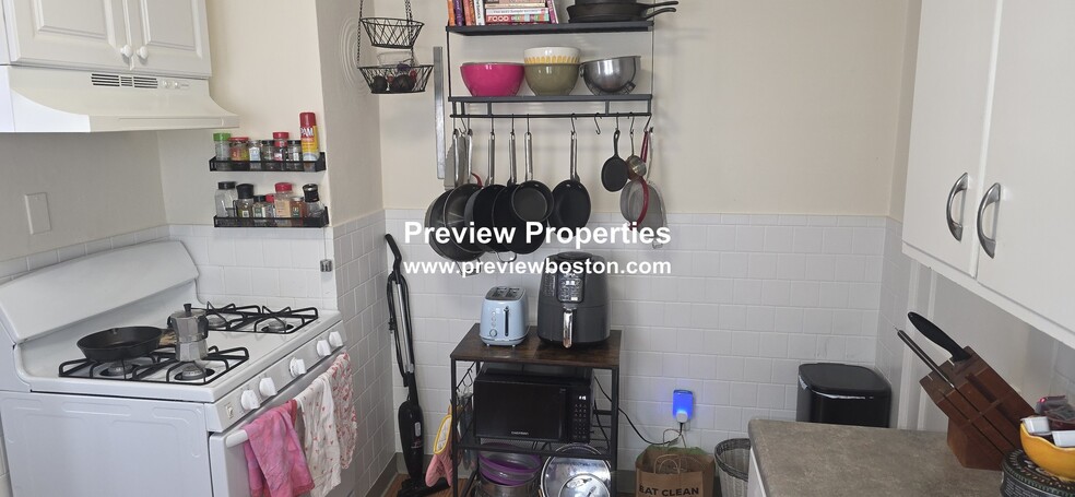 Building Photo - 37 Brooksdale Rd