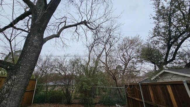 Building Photo - 2115 Glenwood Ln