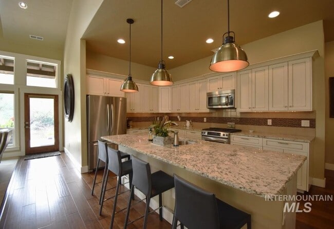 Building Photo - 1193 E Lone Shore Dr