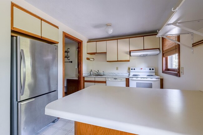 Building Photo - 38 Stonegate Ln