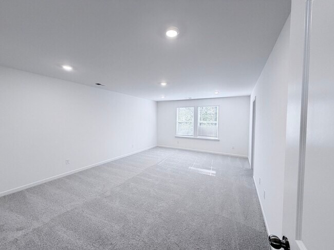 Building Photo - 522 Red Dragon Dr