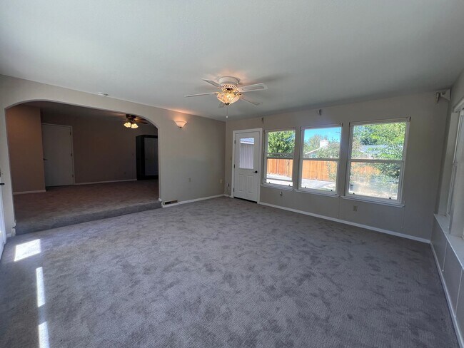 Building Photo - Spacious Split-Level! 4-Bedroom, 3.5-Bath ...