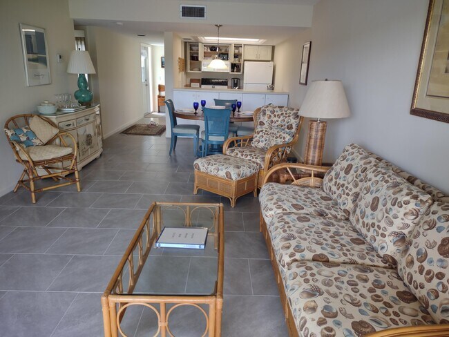 Building Photo - 5527 NE Gulfstream Way