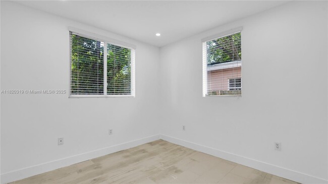 Building Photo - 3823 Thomas Ave