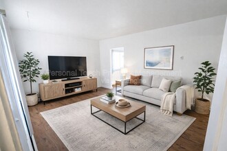 Building Photo - 541 2nd St N