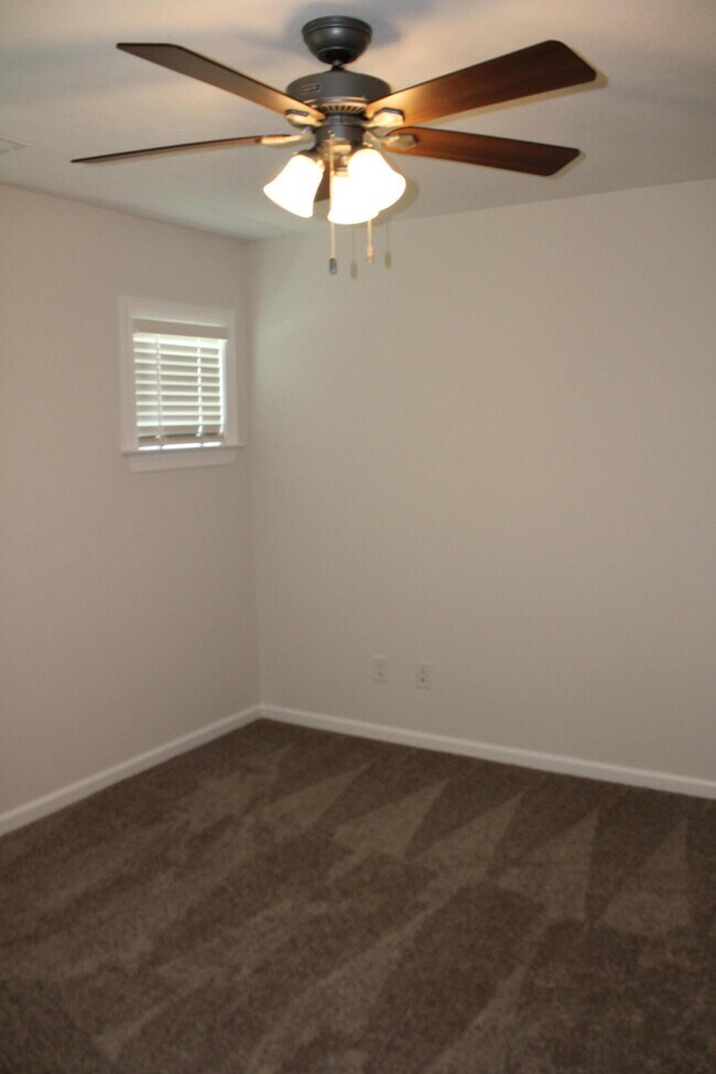 Building Photo - 846 Lillian Pk Dr