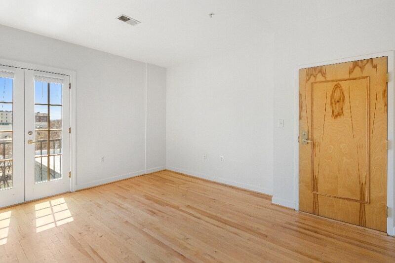 Building Photo - 1820 Lancaster St