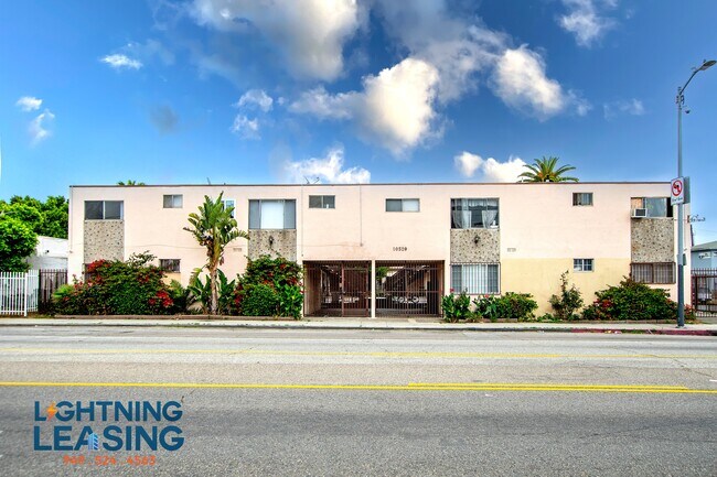 Building Photo - 10522 S Figueroa St