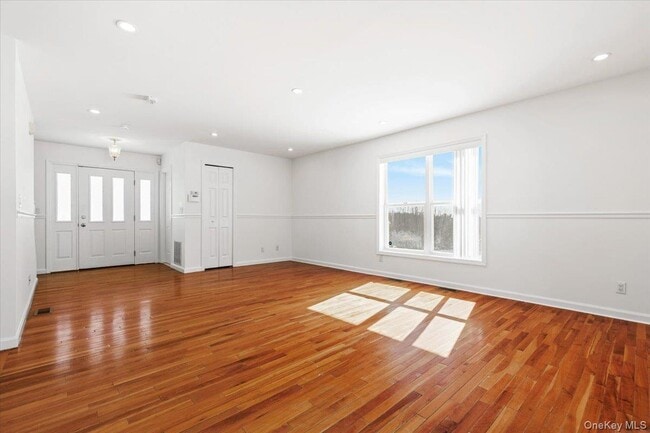 Building Photo - 44 Greenvale Cir