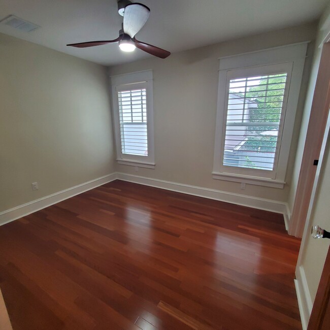 Building Photo - 1124 Azalea Ln