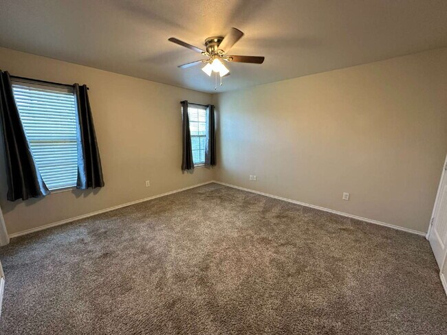 Building Photo - Wonderful 3 Bedroom 2 bathroom home!