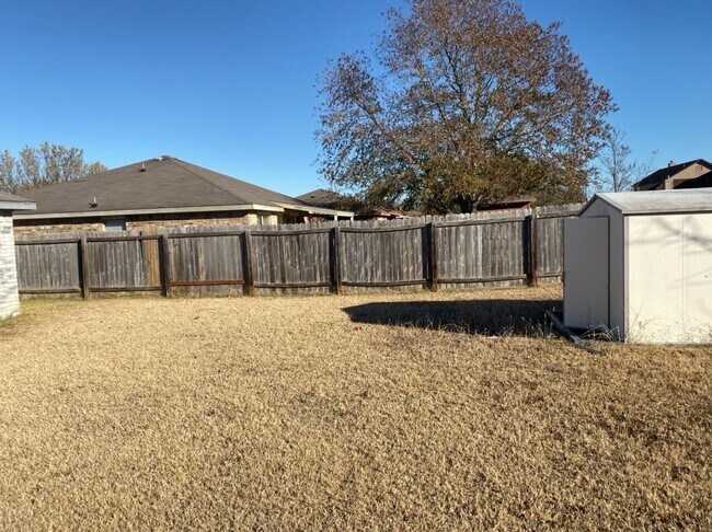 Building Photo - 3bd/2ba Single-Family Home on Amethyst Dr!
