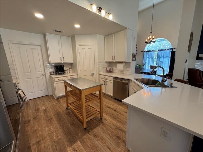 Building Photo - 17800 Kilkenny Dr