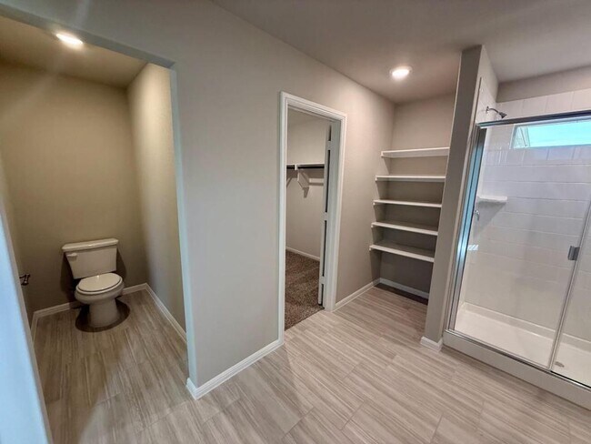 Building Photo - 421 Blanco Dr