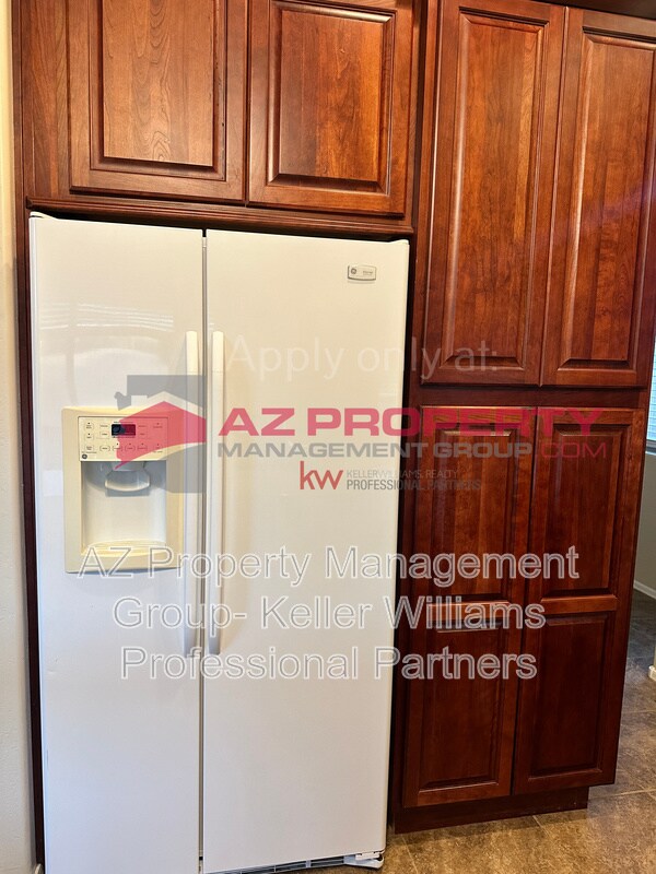 Building Photo - 16802 W Tonbridge St