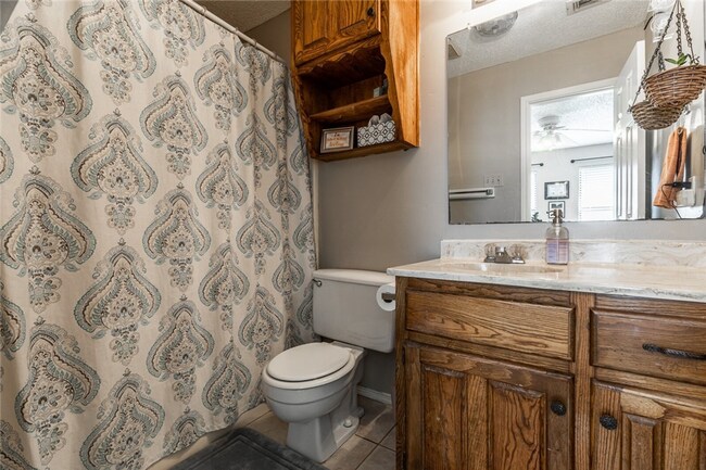 Building Photo - 2 Bd / 2 Ba Townhome Minutes Away From Campus & Downtown!