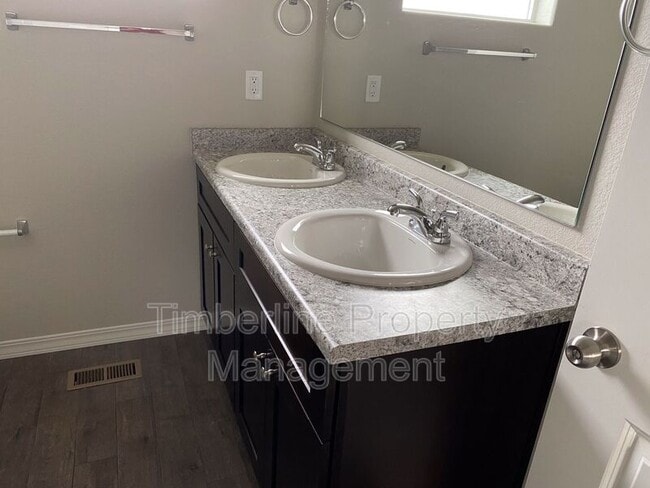 Building Photo - 889 Grissom Dr.