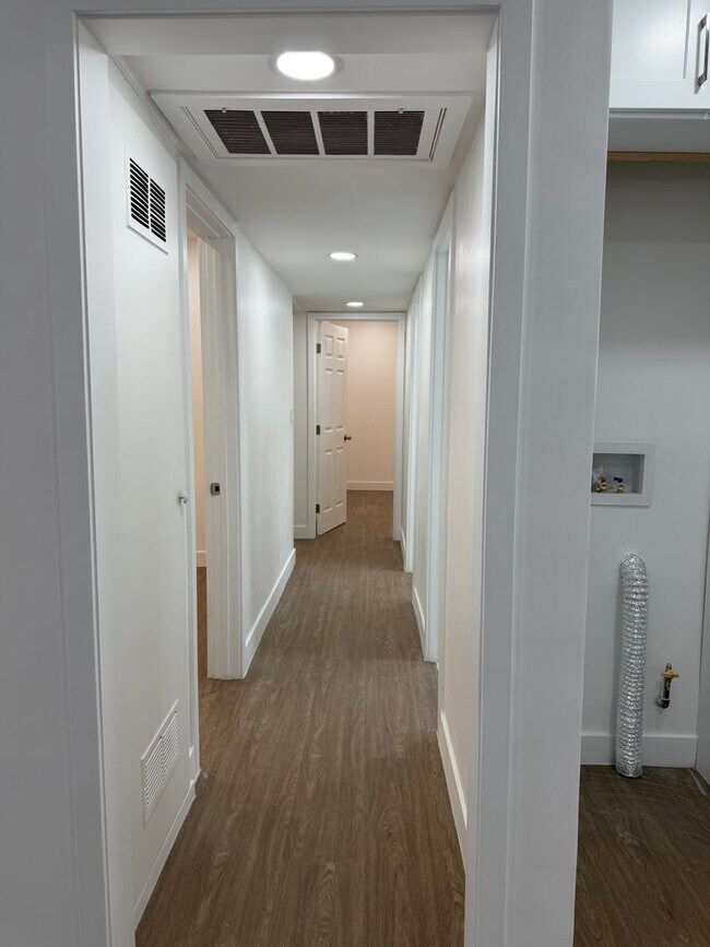 Building Photo - Garden Grove Home