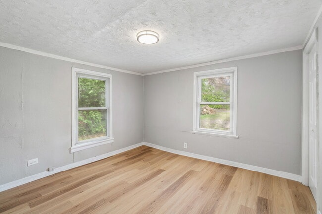 Building Photo - 2325 Cedar Ln