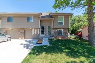 Building Photo - Beautiful Duplex