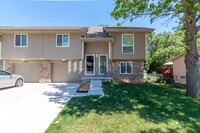 Building Photo - Beautiful Duplex