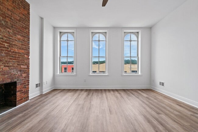Building Photo - 2304 1/2 E Carson Street