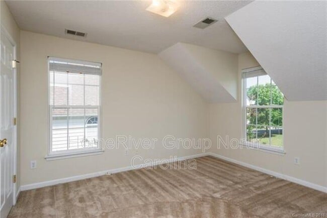 Building Photo - 9706 Ashburton Dr