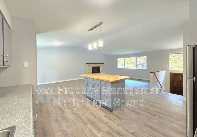 Building Photo - 19711 41st Ave NE