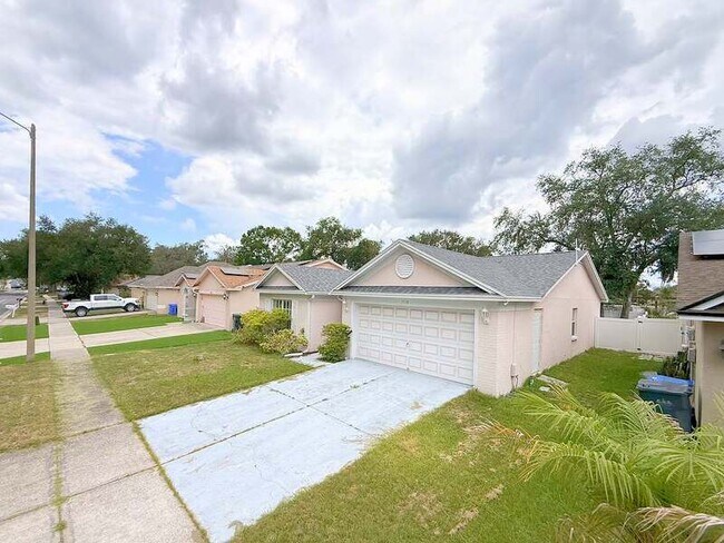 Building Photo - 1118 Hardwood Dr
