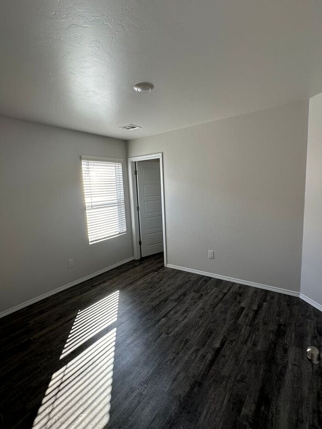 Building Photo - Move-In Ready! 4 Bedroom, 2 Bath Home Available in Robertson’s Landing