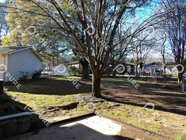 Building Photo - 1003 Heard Ct SE