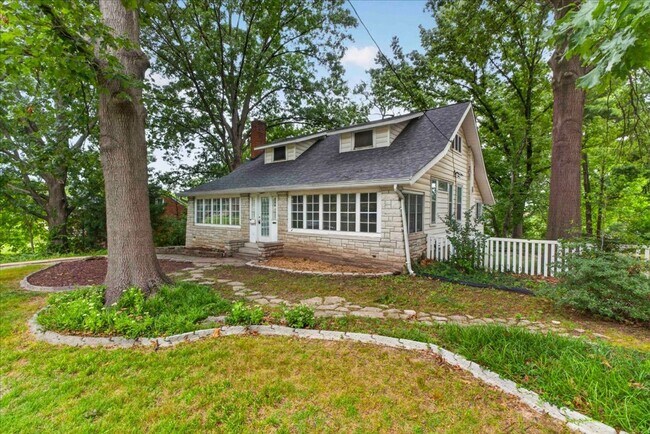 Building Photo - Storybook Home