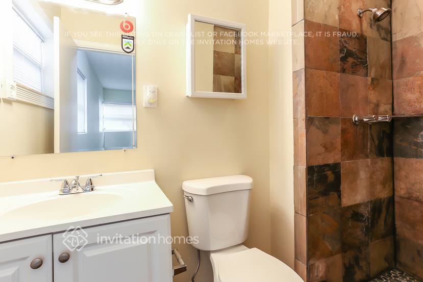 Building Photo - 3111 NE 9th Ave