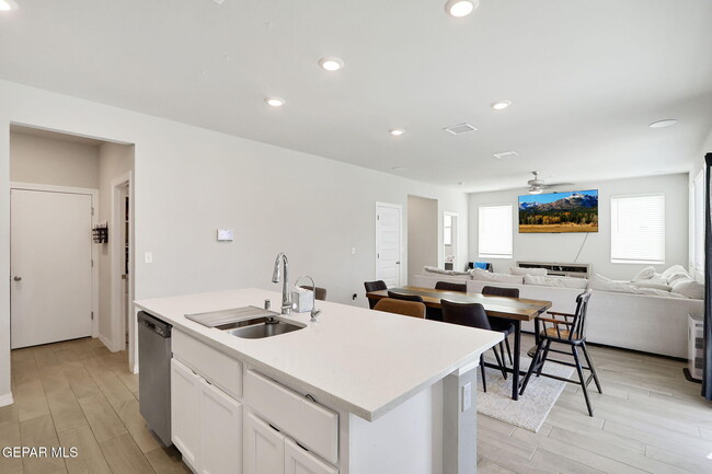 Building Photo - 6016 Hidden Clove Ct